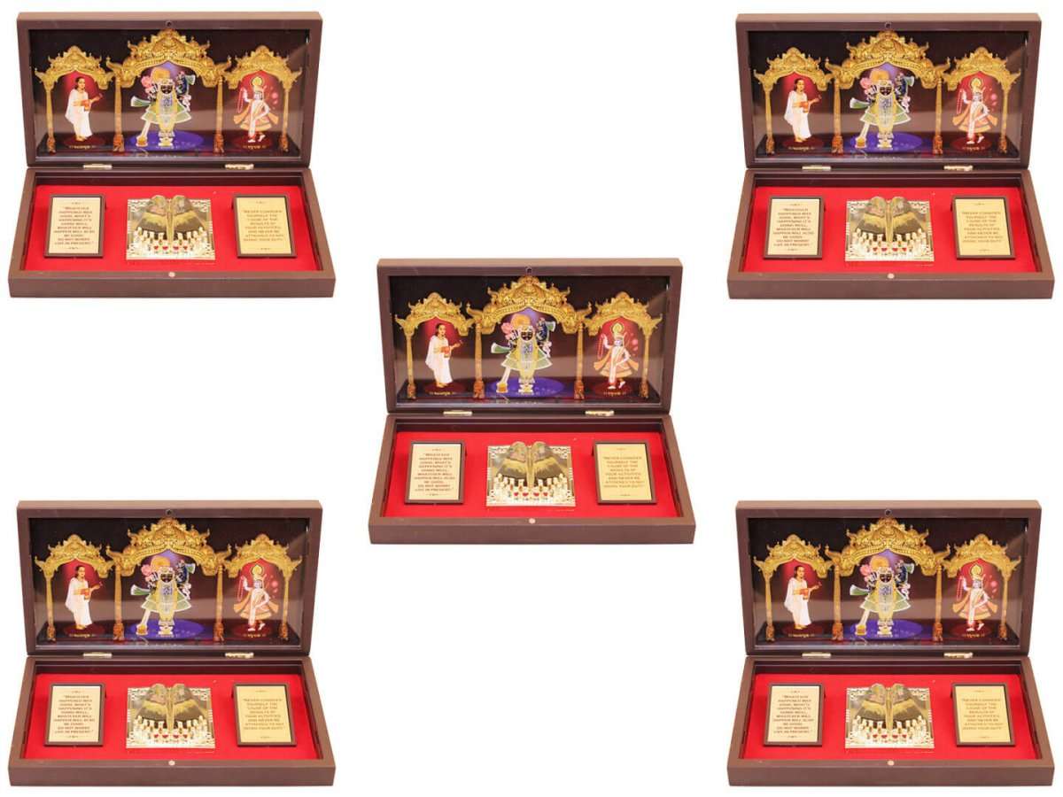 Shreenathji photo frame, shreenathji photo frame nathdwara, shrinathji photo frame, shreenathji frame with charan paduka, shreenathji photo frame for gift, wooden memento, return gifts for wedding, return gifts for pooja