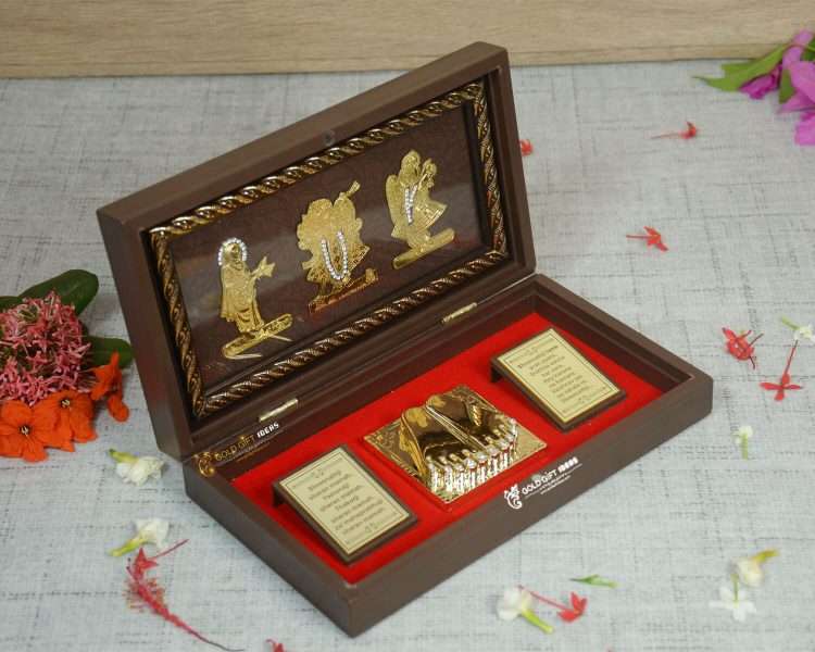 - GOLDGIFTIDEAS 24K Gold Plated Shreenathji Photo Frame with Charan ...