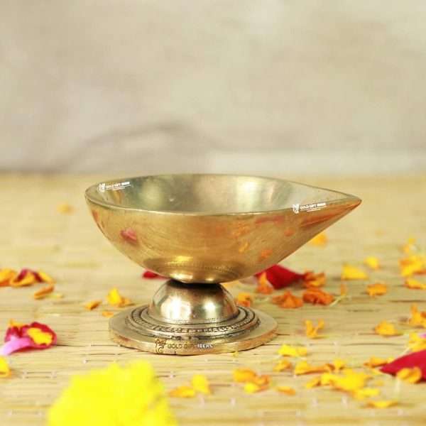 Brass Diya Stand, Brass Diya Lamp, Brass Diya for Puja, Brass Diyas for Diwali, Decorative Diya for Gifting, Oil Lamp for Home, Oil Lamp for Pooja, Brass Oil Lamp Stand, brass big diyas, brass diya with handle, brass aarti diya, return gifts for pooja, diwali gift, diwali return gift, birthday return gift, return gifts, wedding gift, wedding return gift, baby shower gift, baby shower return gift, occasional gift, housewarming gift, housewarming return gift